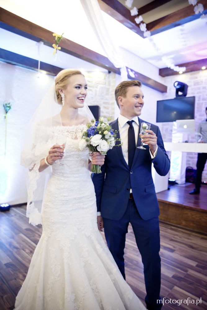 Fotografia Pary Młodej z Szampanem